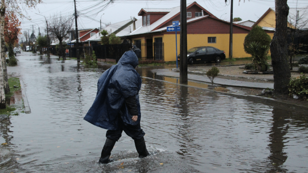 DMC emite alarma meteorológica y tres alertas por sistema frontal en la zona centro-sur del país
