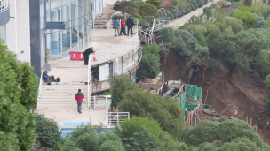 Experto y socavón en edificio Euromarina II de Reñaca: 