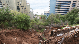 Desalojan edificio Euromarina II tras ser declarado inhabitable por socavón en Reñaca