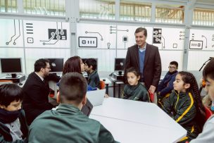 Inauguran sala digital de alta tecnología en escuela de La Granja