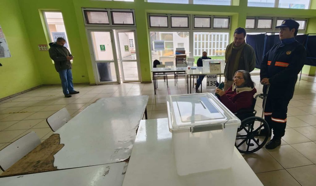 Primarias 2024: Ministro Valenzuela y su madre no pudieron votar porque mesa no estaba constituida