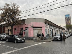 Desalojo de casa tomada en Barrio Yungay deja un detenido y un arma incautada