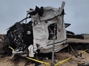 Caldera: Volcamiento de tractocamión en Ruta 5 Norte deja dos fallecidos