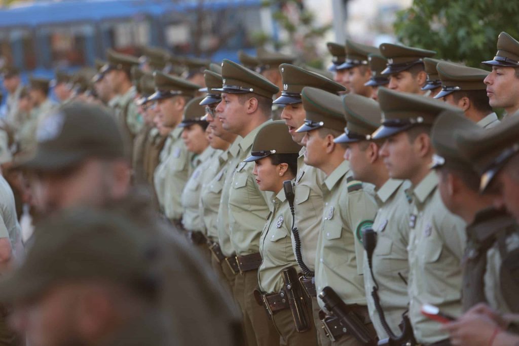 Diputados piden aclarar si aumento de dotación policial en Santiago implicará una disminución en regiones