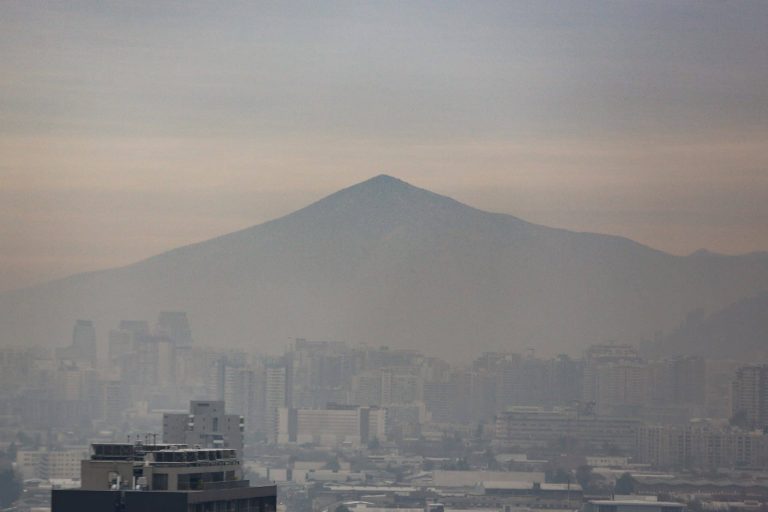 Declaran alerta ambiental para este lunes en la Región Metropolitana por condiciones de ventilación adversas
