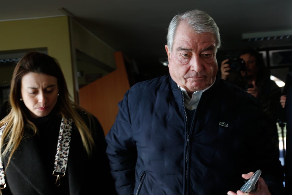 Ordenan la despublicación de noticias por caso de Eduardo Macaya, quien fue declarado culpable de dos delitos de abuso sexual.