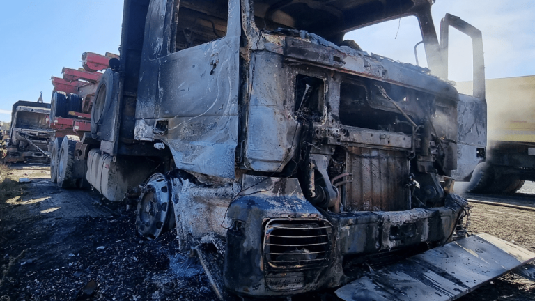 Ataque incendiario en La Araucanía deja al menos tres máquinas forestales destruidas