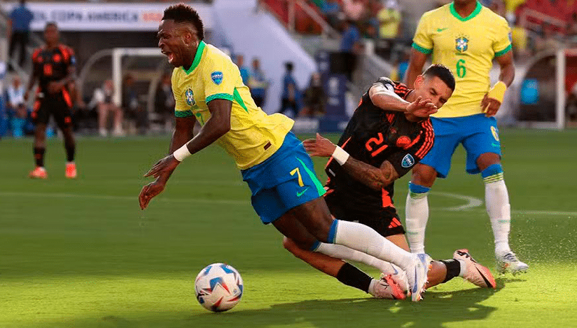 Otra del VAR en Copa América: no cobró un penal en favor de Brasil ante Colombia