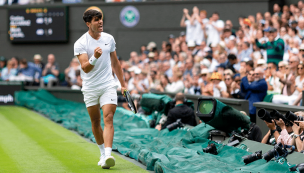 Alcaraz sigue intratable en su defensa del título en Wimbledon