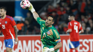 Claudio Bravo apuntó contra el VAR por la eliminación de Chile