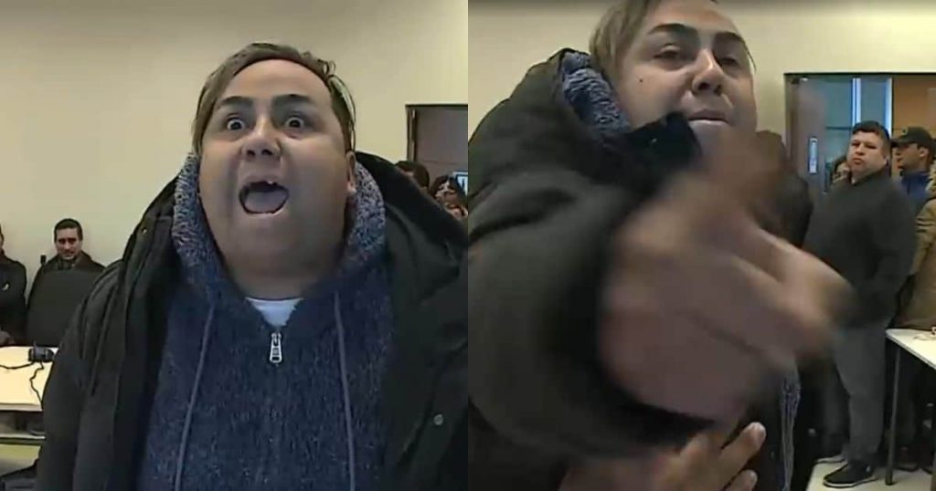 Canal 13 condena agresión a equipo de Teletrece en concejo municipal de Lo Espejo: “Lamentamos la insólita pasividad”