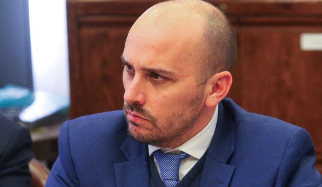 Caso Pío Nono: Longton (RN) cuestiona que “esto se convirtió casi en una persecución ideológica contra un carabinero”