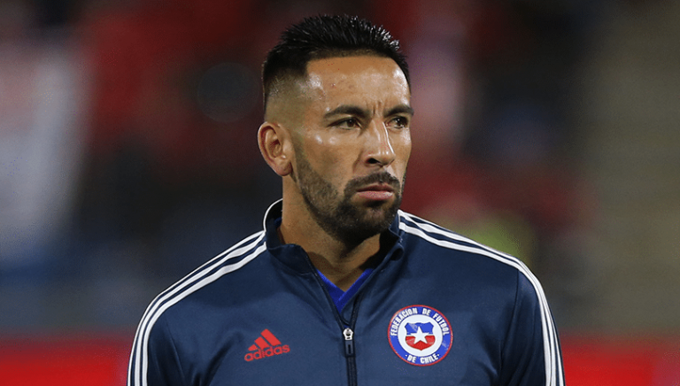 Mauricio Isla anuncia su retiro del fútbol profesional: “Llegó el momento de cerrar este hermoso capítulo”