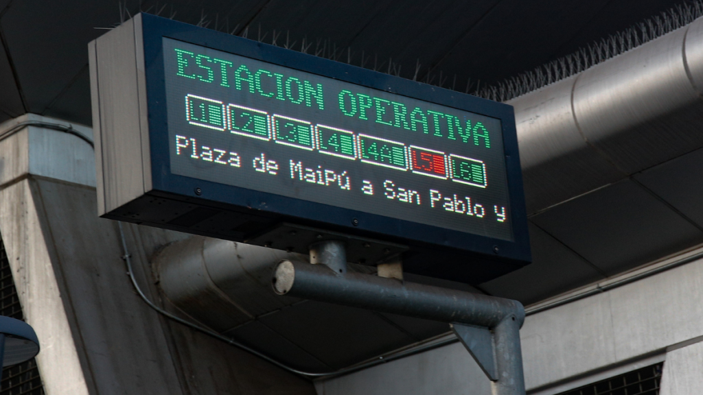 Metro de Santiago reporta el cierre de siete estaciones de Línea 5 por “tren con falla” en Pudahuel