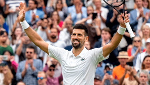 Djokovic sigue con vida en Wimbledon y va tras varios récords