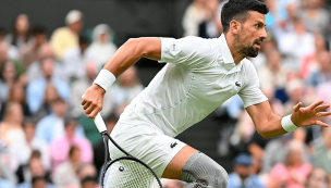 Djokovic y su triunfo tras operarse la rodilla: “Sentí que a medida que el partido progresaba, me movía mejor”