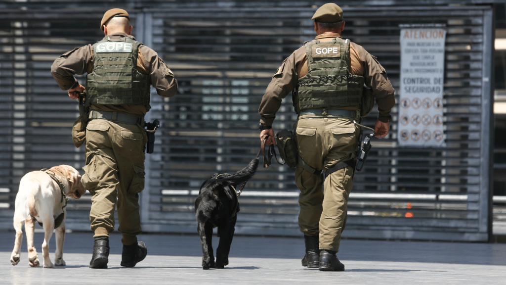 Operativo de Carabineros por presunto artefacto explosivo en Centro de Justicia de Santiago