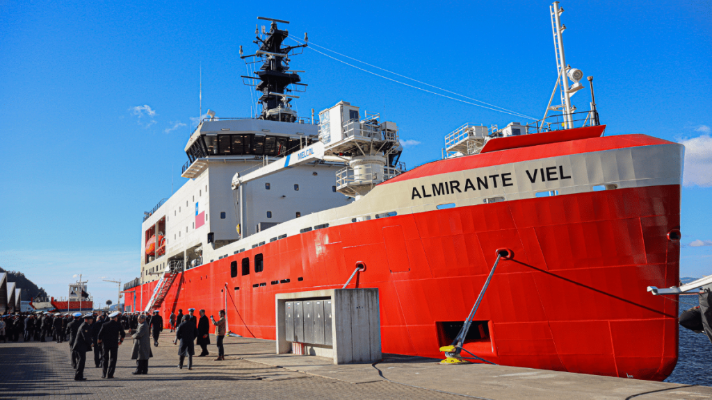 Boric Presidente Gabriel Boric encabezó ceremonia de entrega del buque rompehielos "Almirante Viel"