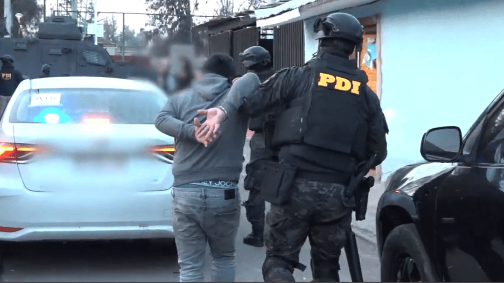 Pudahuel El operativo policial en Pudahuel dejó a 11 personas detenidas. - Captura de video - PDI.