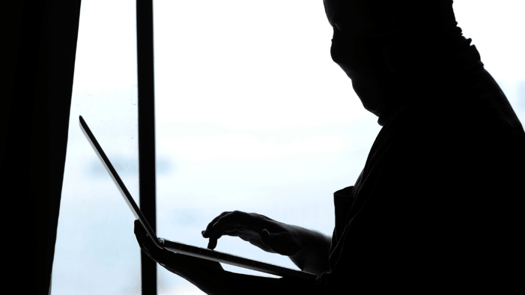 “¡No lo abras!”: Alertan sobre falso correo electrónico que suplanta al SII