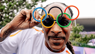 Con baile incluido: Snoop Dogg portó la antorcha olímpica en París 2024