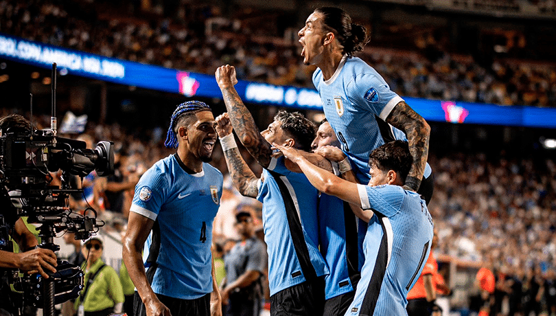 “No tienen vergüenza”: Javier Castrilli se lanza contra el arbitraje por gol de Uruguay