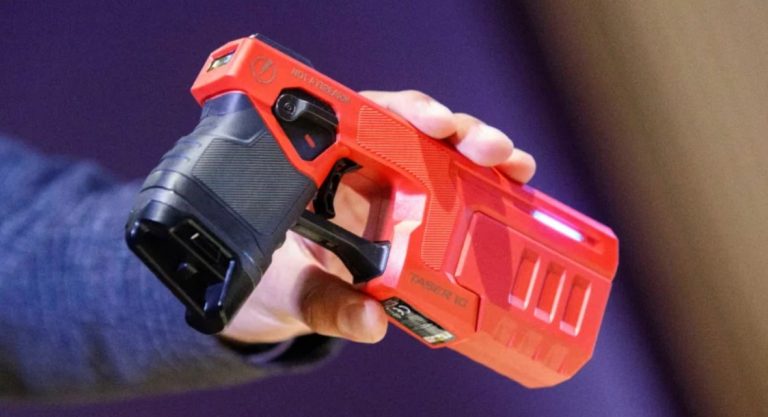 Alcaldes respaldan uso de pistolas taser para reforzar seguridad municipal