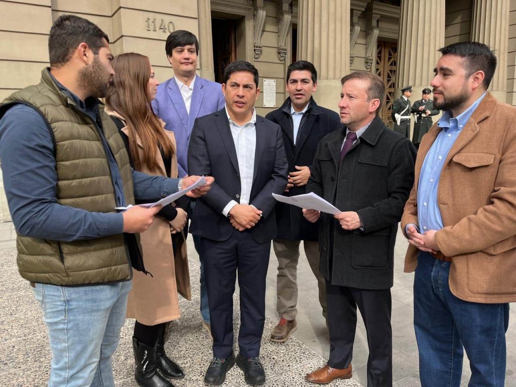 Entrega de documento a la Corte de Apelaciones