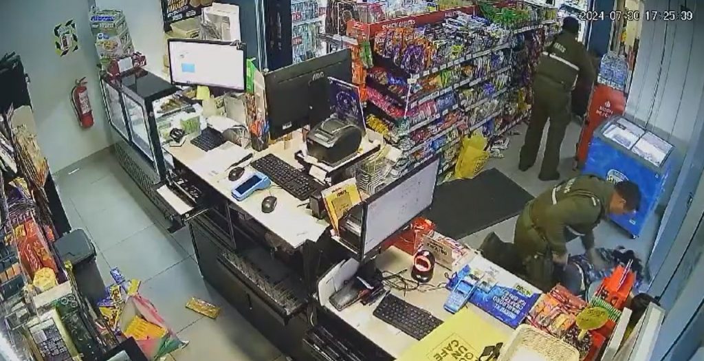 Carabineros detiene a 4 sujetos que intentaron robar caja del local OXXO en La Florida