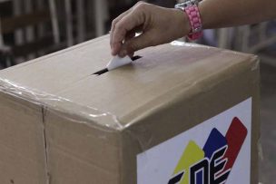 Venezuela: Incidentes por retraso de 7 horas en apertura de colegio electoral