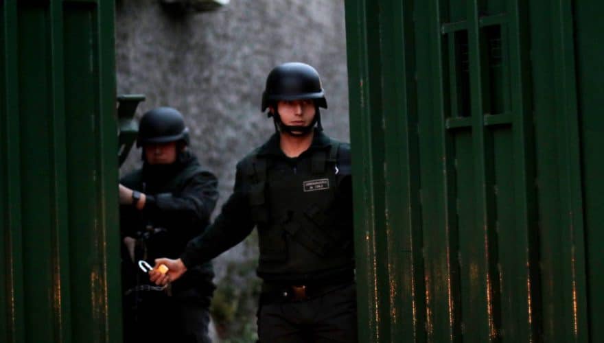 Detectan droga y chip escondidos en moño de niña en cárcel de Osorno: madre fue detenida