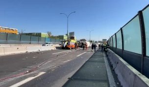 Independencia: Volcamiento de camión recolector de basura provoca corte total de Ruta 5 al norte