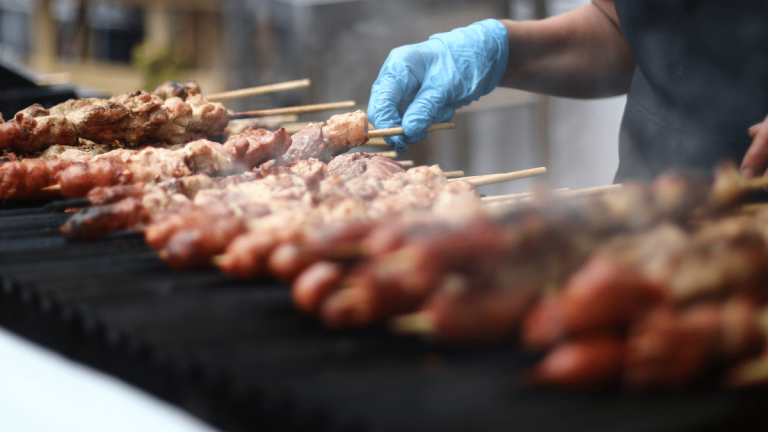 Carnes en Fiestas Patrias: los errores que debes evitar al comprar, descongelar y preparar el asado