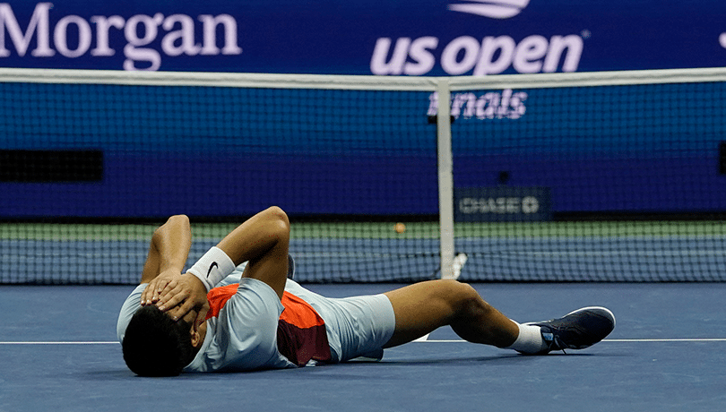 Carlos Alcaraz sufre torcedura de tobillo y preocupa de cara al US Open