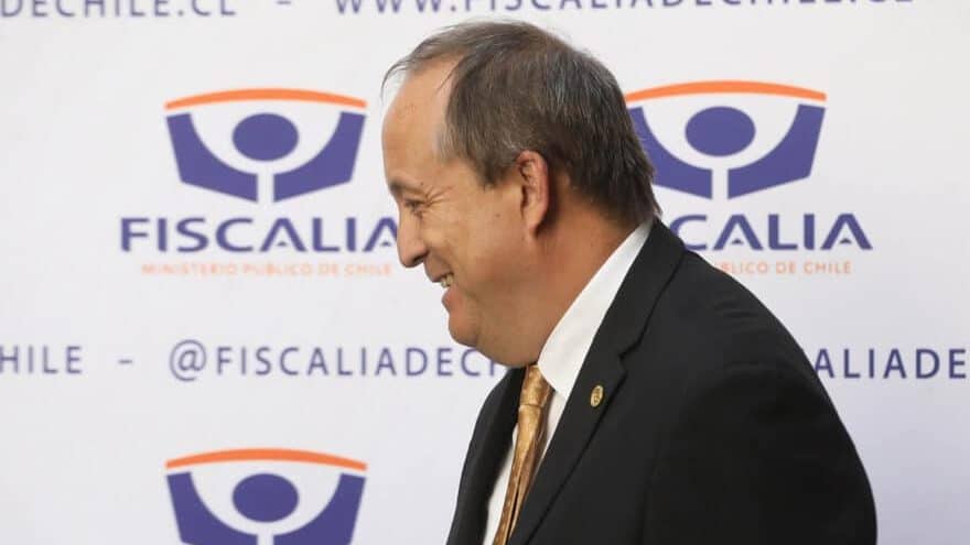 Oposición emplaza al Fiscal Nacional a investigar posibles delitos en terapias hormonales a menores