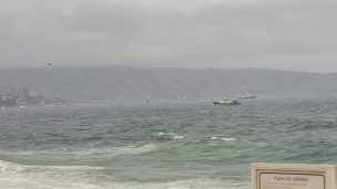 Armada intensifica búsqueda de niña arrastrada por oleajes en Viña del Mar