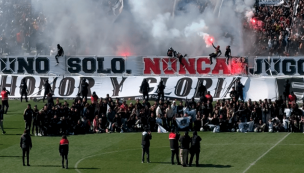 Hinchas de Colo-Colo realizan multitudinario 'Arengazo' previo al Superclásico