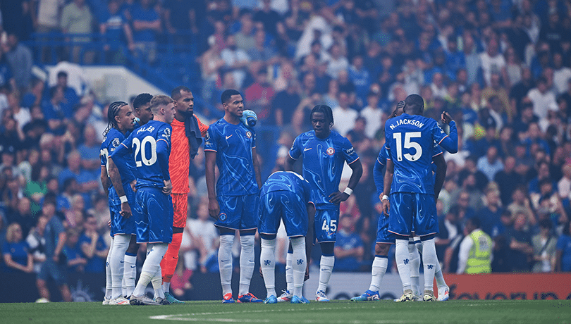 El particular pedido de Carragher: “Los jugadores tienen que dejar de fichar por el Chelsea”