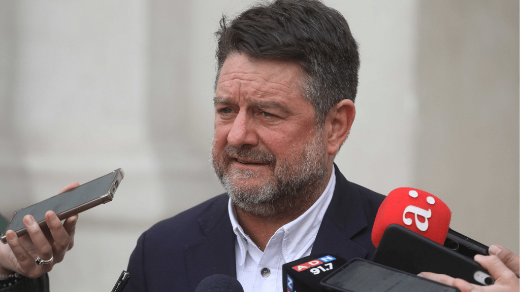 Orrego responde a solicitud de destitución: “Es un burdo aprovechamiento político”