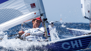 Clemente Seguel hace historia y va por la medal race en la vela de París 2024