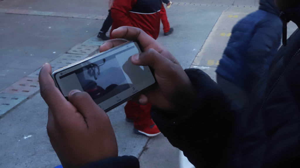 uso de celulares Proyecto que prohíbe el uso de celulares en salas de clases.