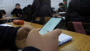 Diputados UDI celebran aprobación de proyecto que prohíbe el uso de celulares en salas de clases