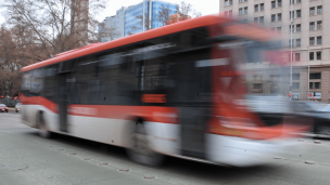 Asaltan a pasajeros de una micro en Providencia: Hay un detenido