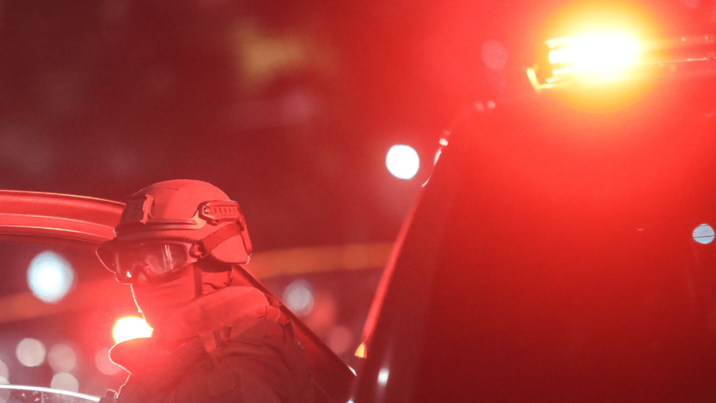 Dos sujetos detenidos por disparar contra una casa en La Reina.