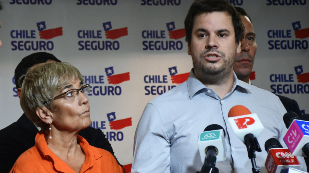 Senadora Luz Ebensperger (UDI) y el exdirector nacional de Migraciones, Álvaro Bellolio.