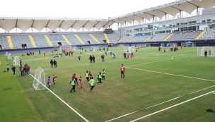 El más moderno en Chile: Alcalde Carter inaugura nuevo césped artificial en el Estadio La Florida