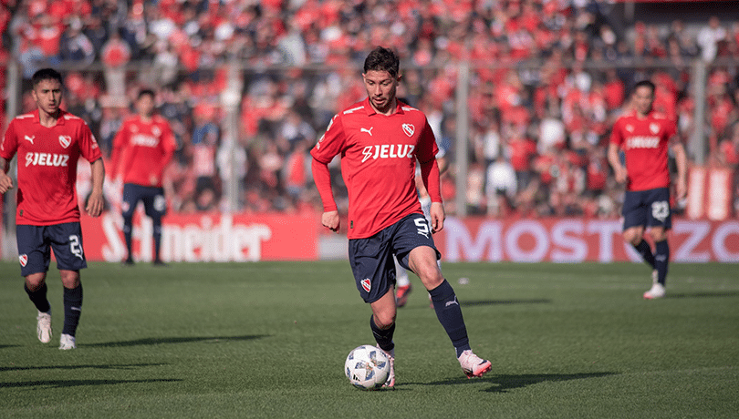 Felipe Loyola destaca la intensidad del fútbol argentino: “Se juega a uno o dos ritmos más que en Chile”