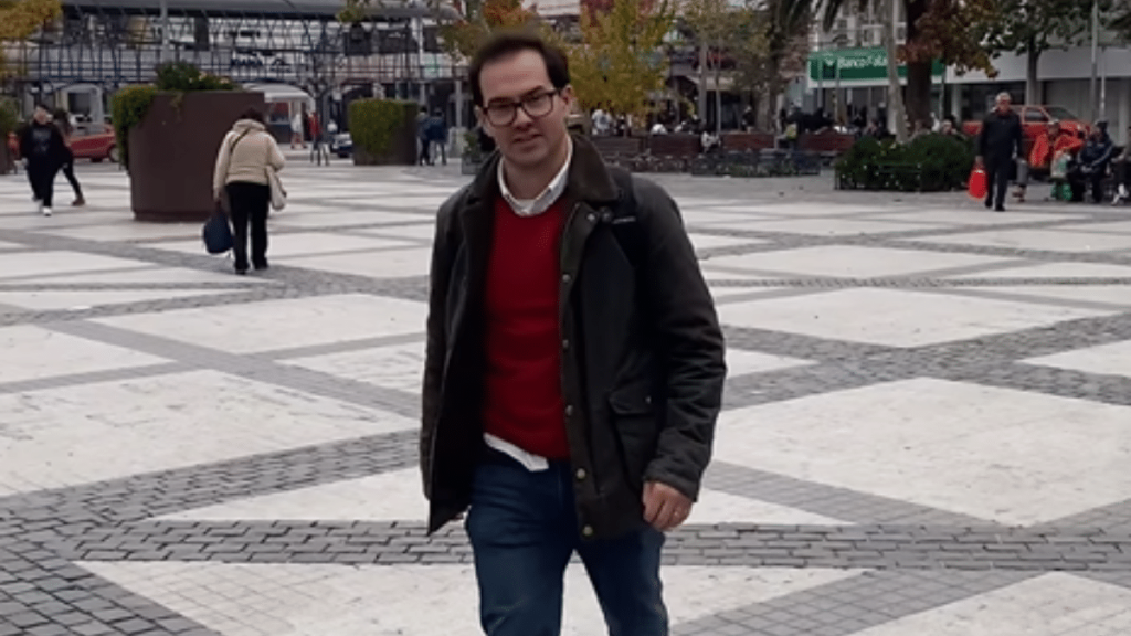 Felipe Ossandón bajó su candidatura por Puente Alto y despeja el camino a Karla Rubilar.