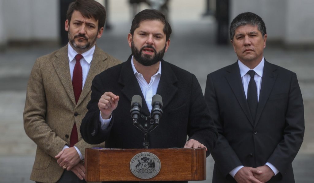 Presidente Boric solicitó al ministro de Energía “revisar la concesión de la empresa Enel”