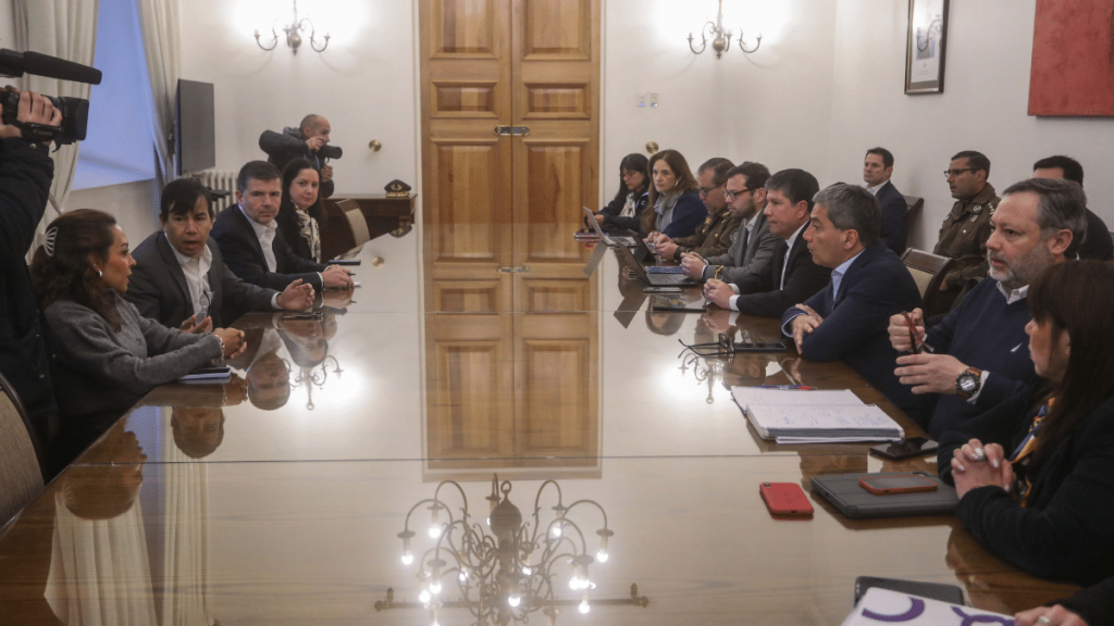 Enel Enel participó de una reunión en La Moneda para abordar los masivos cortes del suministro eléctrico en la RM.